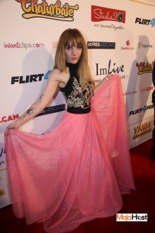 ynotcams2018_redcarpet201 